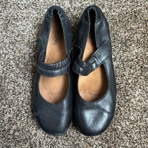 Taos Footwear Black Leather Mary Jane Shoes